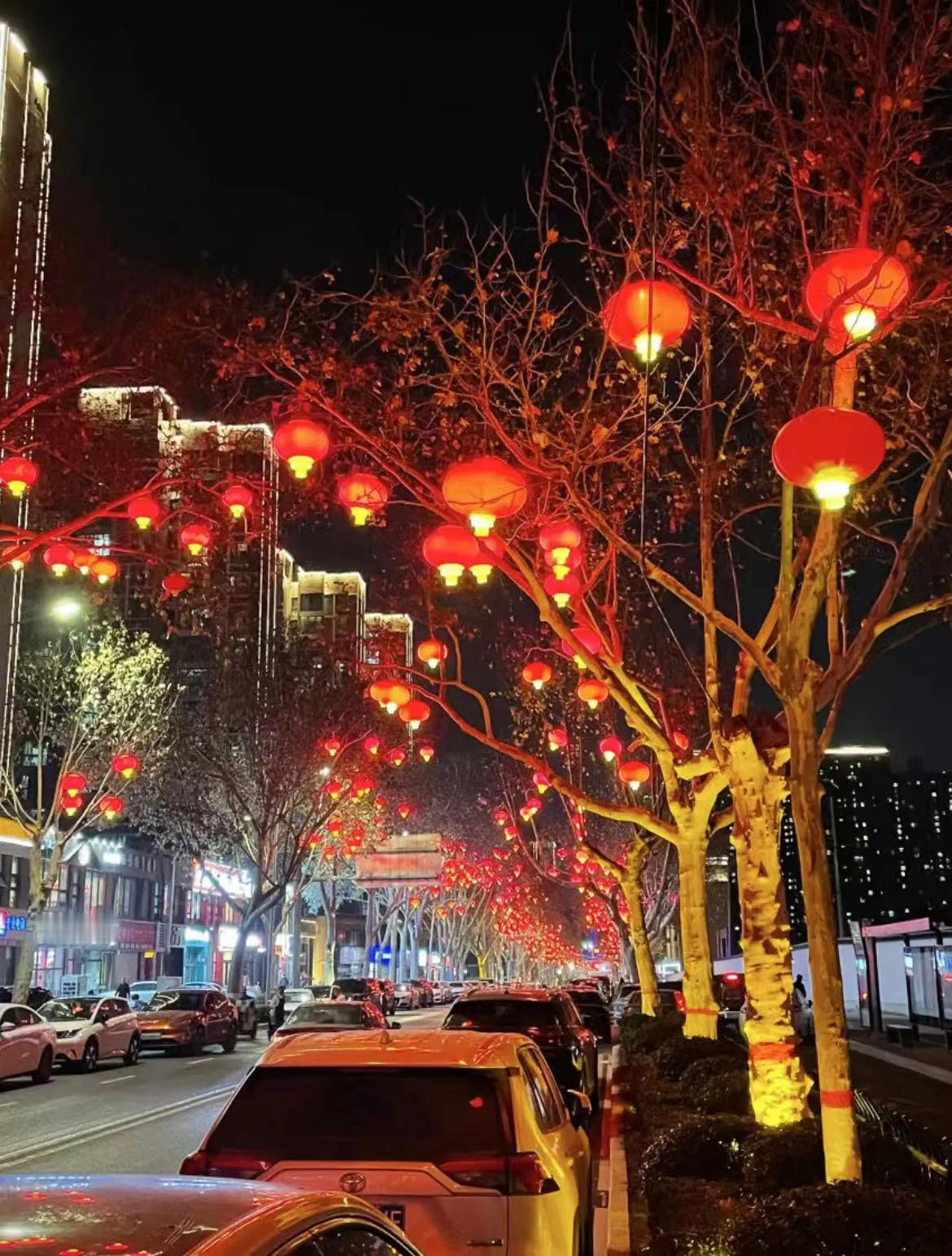 又到放春节假了，大老表问怎么走，是不是一起回老家。我嗯了一下，老婆使劲给我摆手，