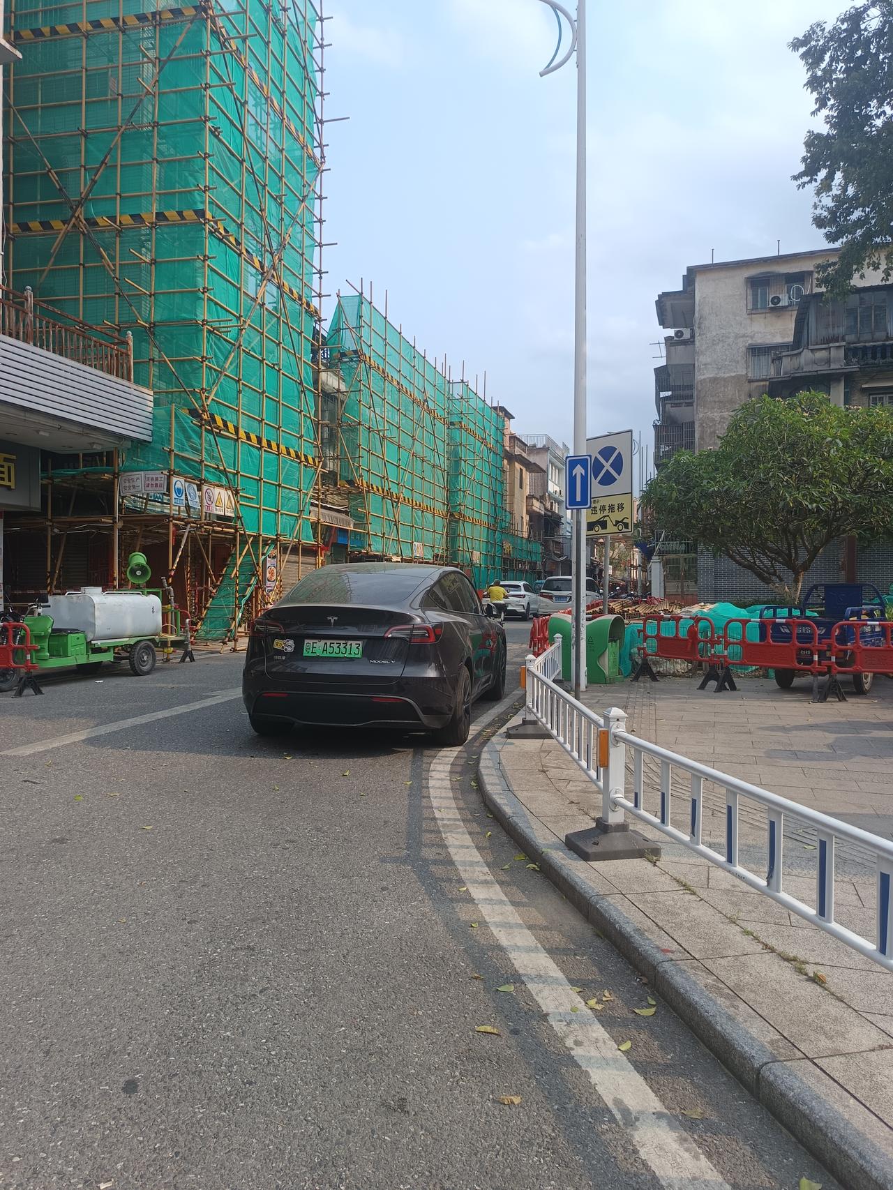 我在豪居路
发现一个很严重的问题
但不知道怎么说才好



你敢相信吗？现在这条