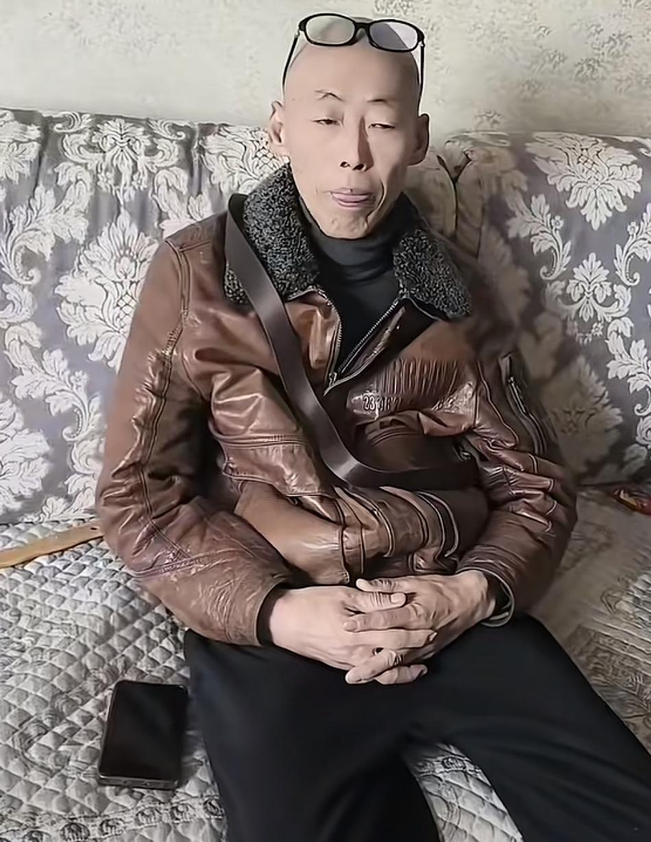 张云鹏爸爸这几天状态非常不好，每天以泪洗面，或许是自己找了二十多年的孩子，刚回来