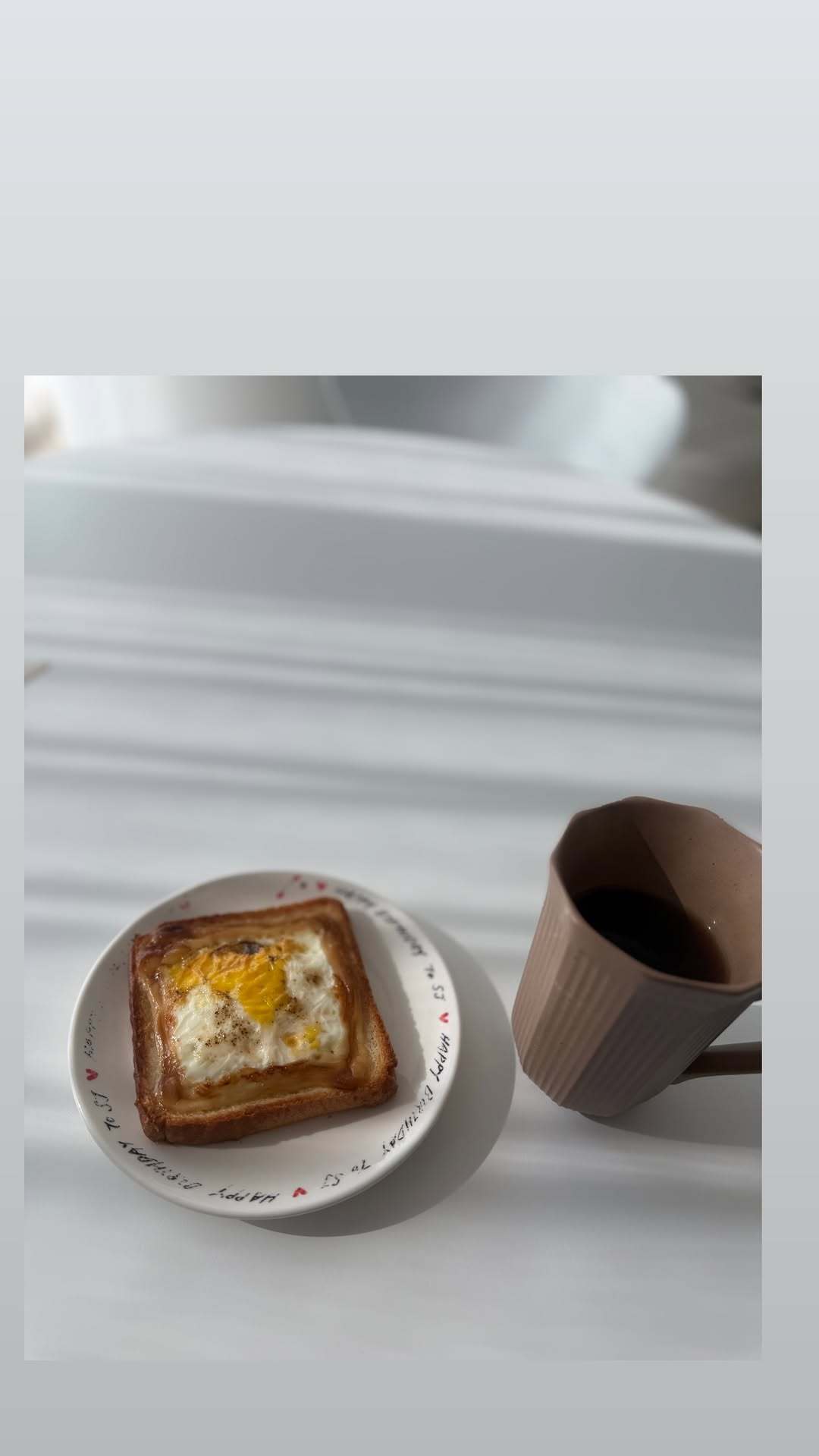 “CB百蓝_。260222利特 ins story更新： 