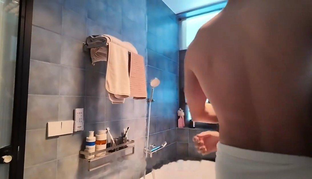 请从图中找出吕思瞳 