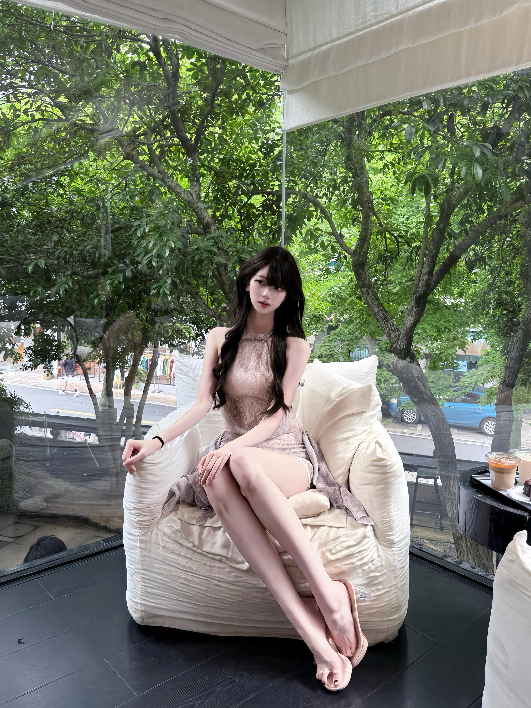我们共享一片天空 却隔着无法跨越的距离 想你 是我唯一能做的事