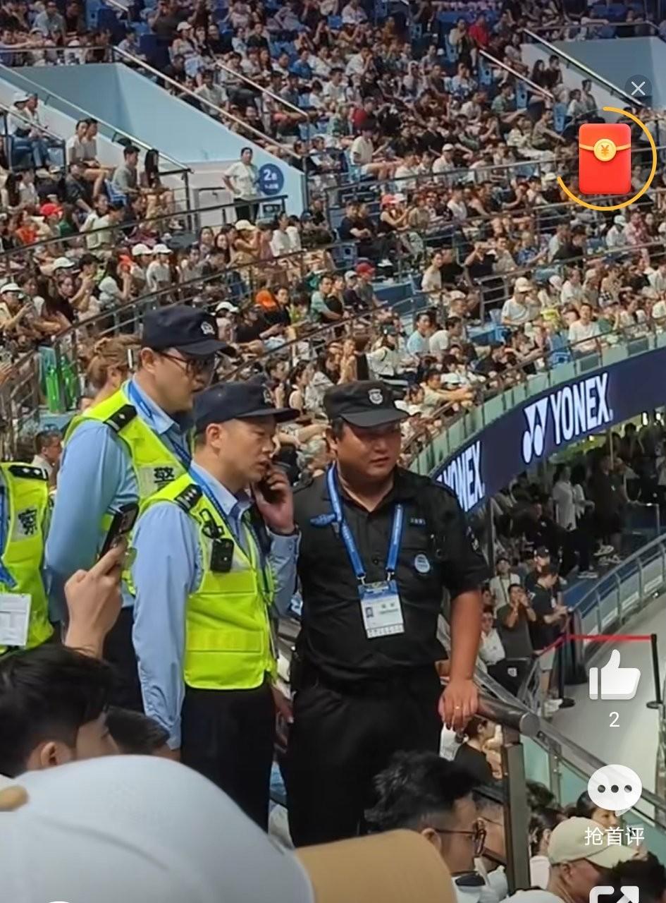 上海大师赛又一奇女子被观众轰出去，干扰比赛大喊：东亚病夫。
