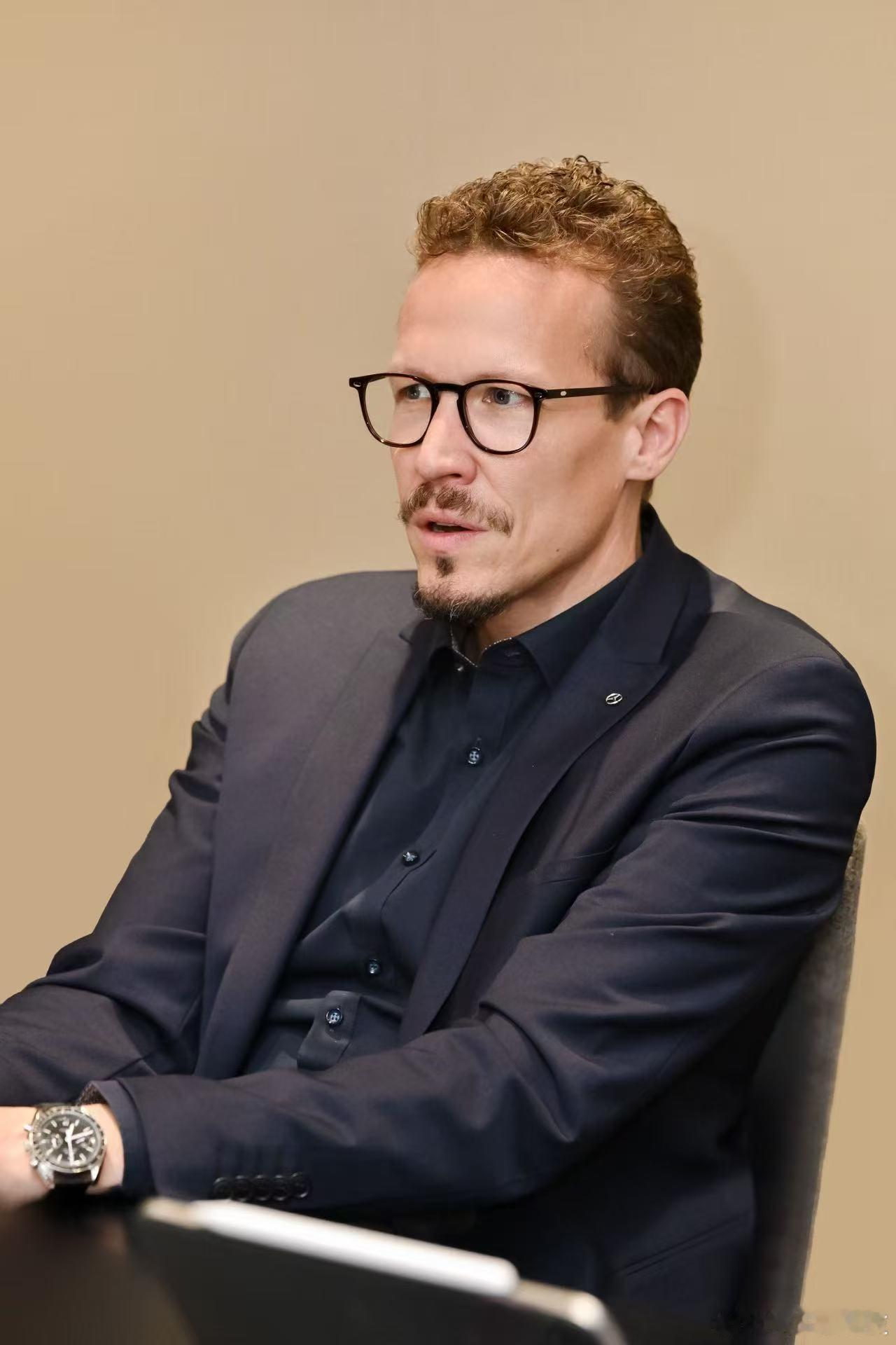 高管有话说 4月24日，在 2026北京车展 期间，梅赛德斯-奔驰集团股份公司董