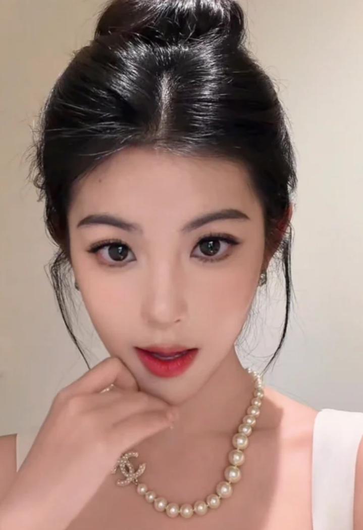 这是朱慧妍，那这又是谁！其实这也是朱慧妍

有人说刘佳仪的颜值，是女嘉宾的第一，