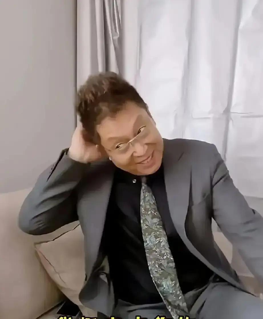 8年旧片段突然刷屏！
 
牛莉被王为念一句“梦中情人”推上热搜，手机响个不停。我