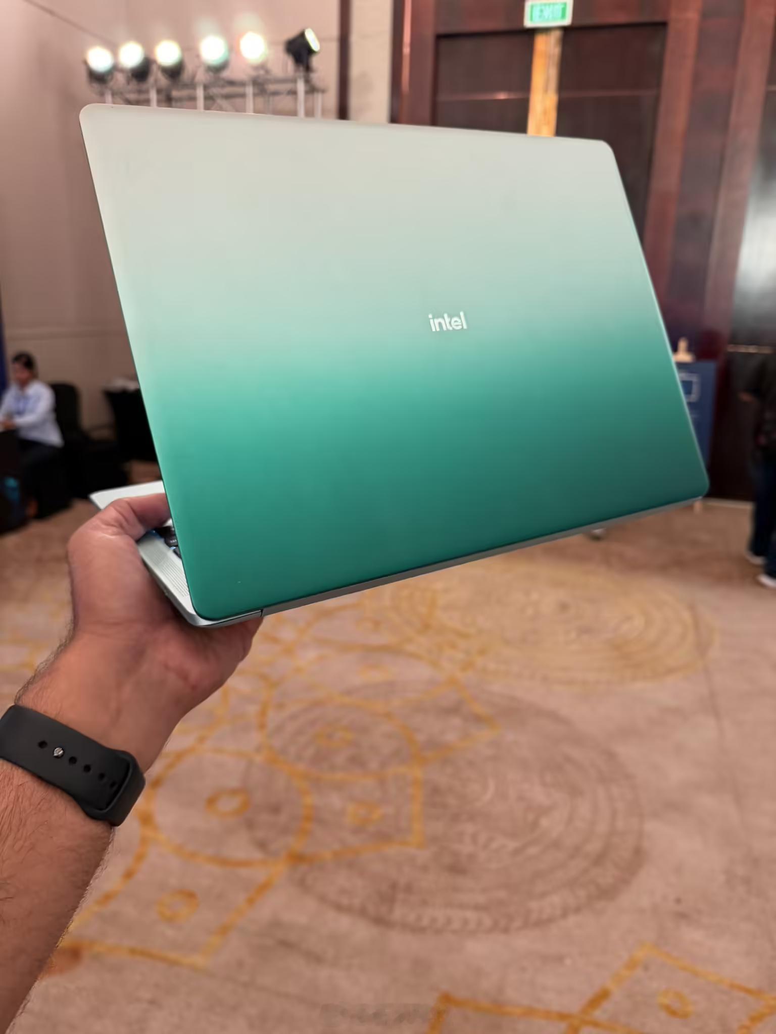 【英特尔笔记本剑指MacBookNeo】科技媒体 NoteBook Check 