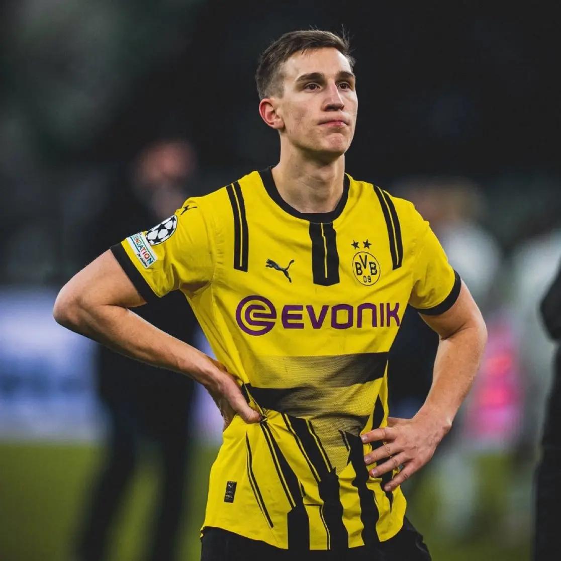 终于续约了

26岁的德国国脚施洛特贝克与多特蒙德续约了，新合同到2031年，将