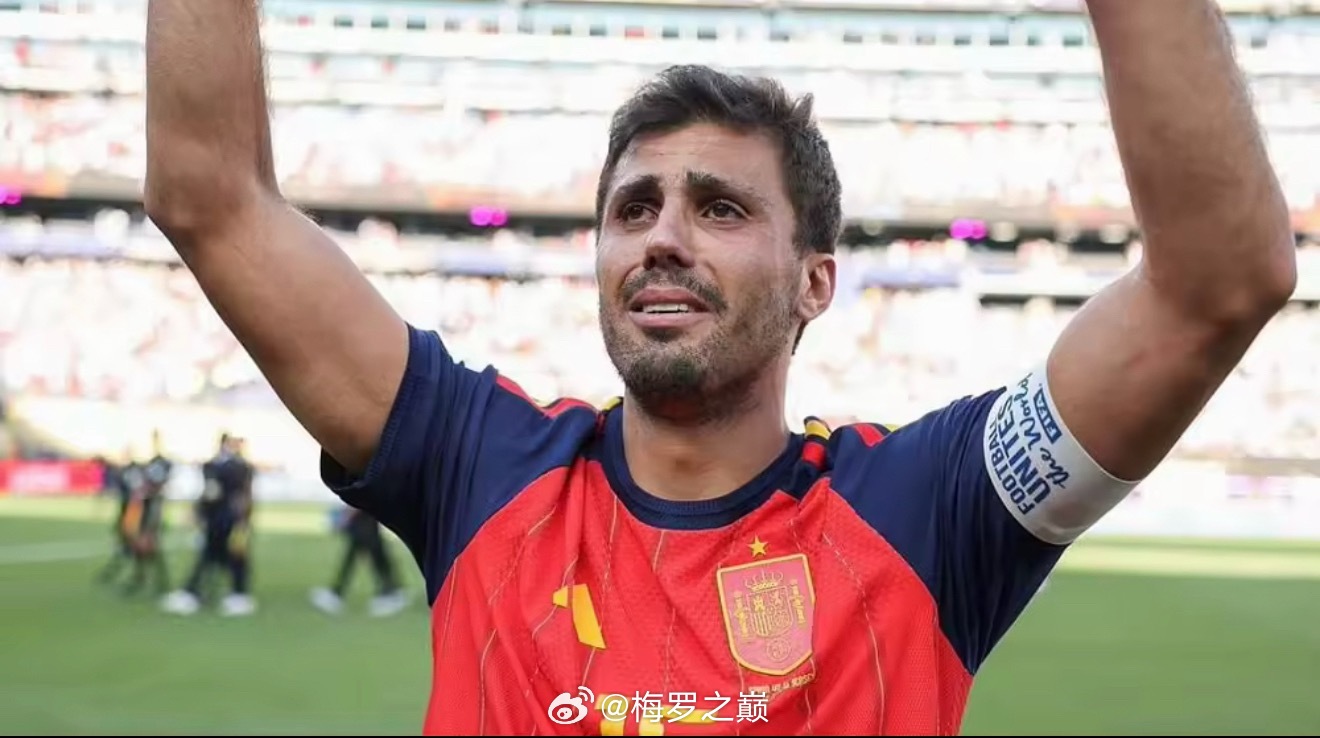 据知名记者David Ornstein报道，目前巴萨首份对罗德里的报价，与曼城的