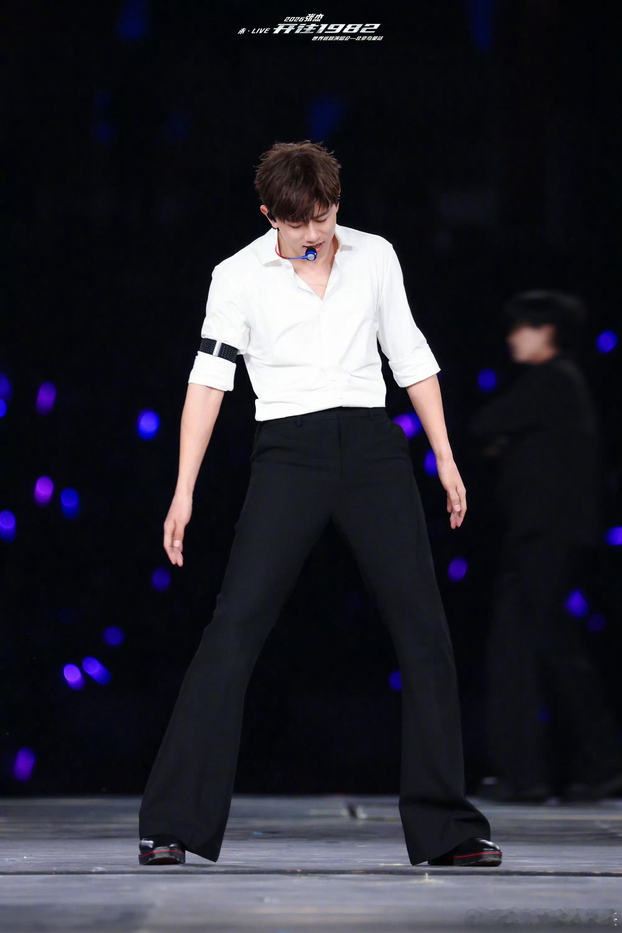 网传张杰演唱会嘉宾时代少年团时代少年团或将参加张杰演唱会巡演惊喜不断！网传张杰敲