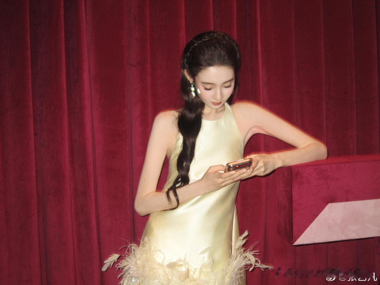 张艺凡分享图片