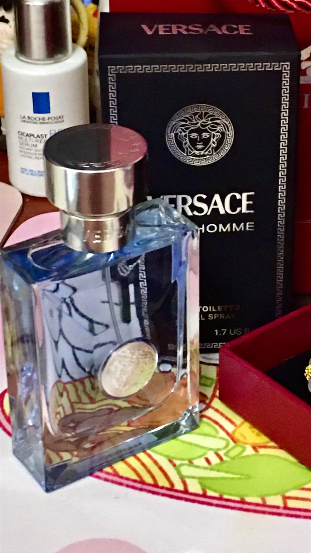 lxy给我买的这瓶香水非常超级好闻  我一整天都在疯狂吸取自己身上的味道 