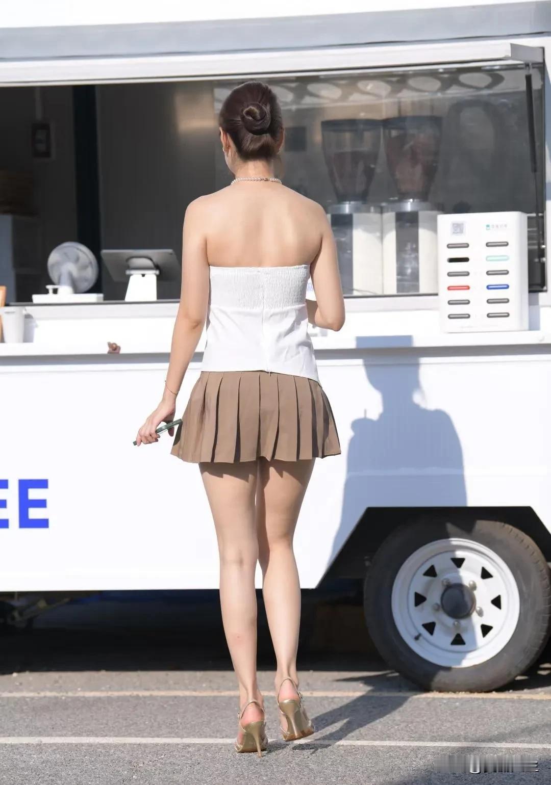 在人群之中流浪[/左哼哼][/右哼哼]