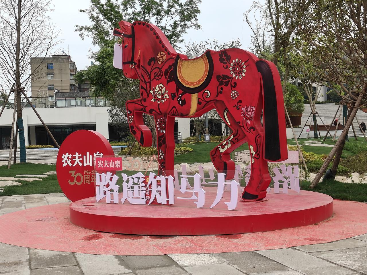未来AI演员不会取代真人演员。虽说AI演员有高效、低成本、高可塑性的优势，能完成