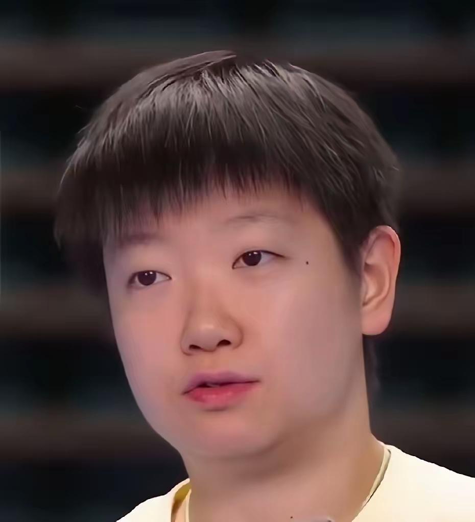 看莎莎这段采访，突然懂了什么叫“家教藏在细节里”。
 
她说爸爸总把她当需要踏实