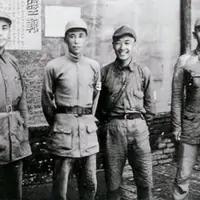 自从1937年赵承金率部起义抗日，伟人就一直关心着他的进步和成长。1944年延安