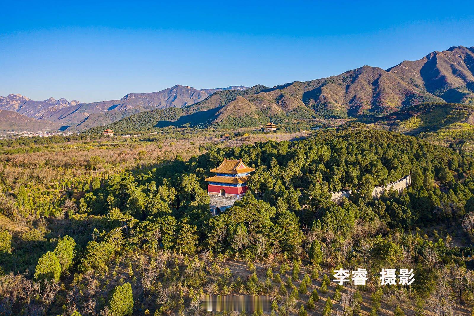 我谈谈我对乾隆五十年至五十二年清廷大修明十三陵一事的看法。     清朝从顺治帝