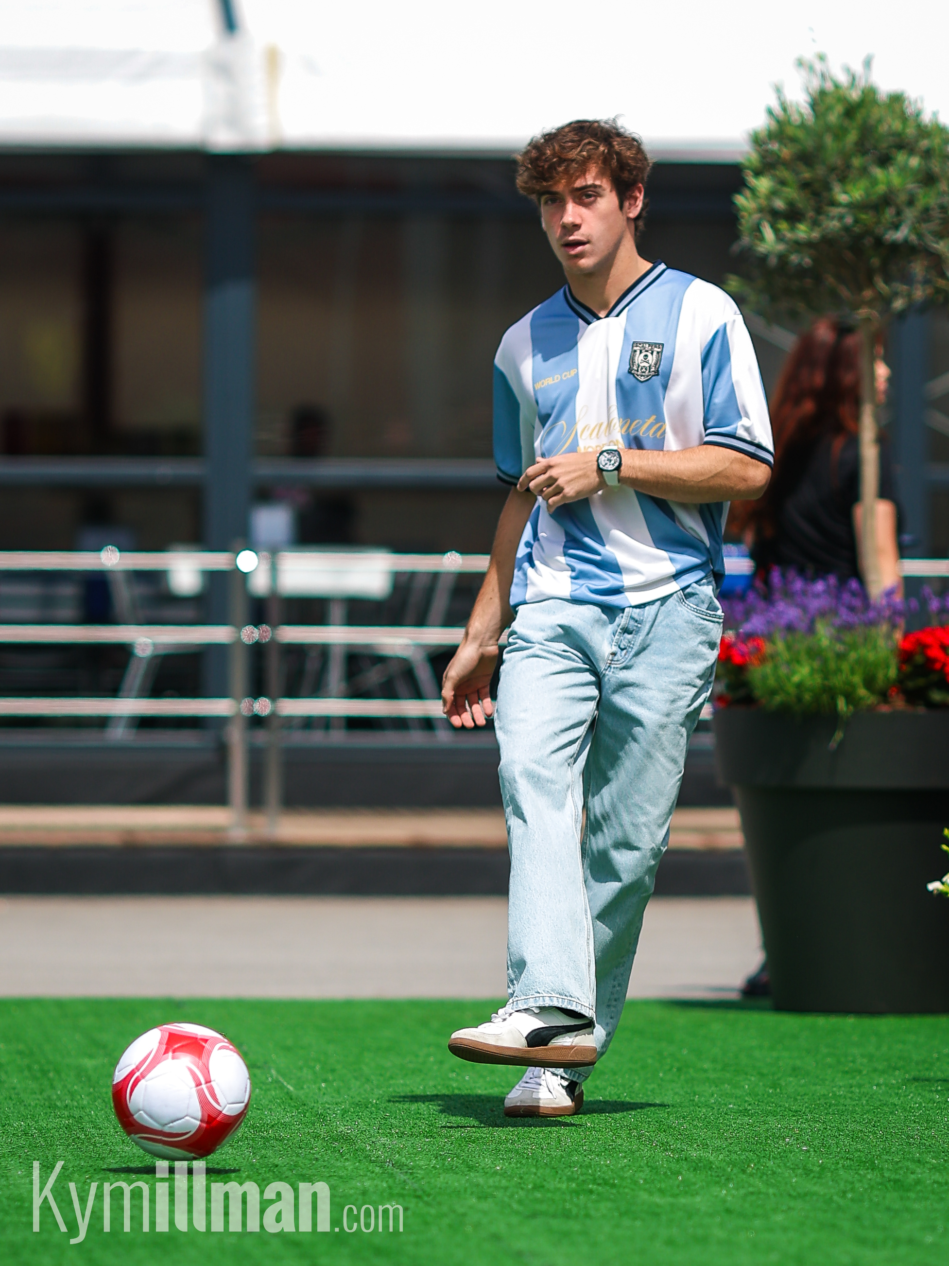 科拉平托今天的围场穿搭是阿根廷队服⚽F12026F1巴塞罗那大奖赛