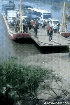 打破规则的人，往往会被规则所反噬。真为他捏一把汗！船靠岸再下来不行吗？那么着急干