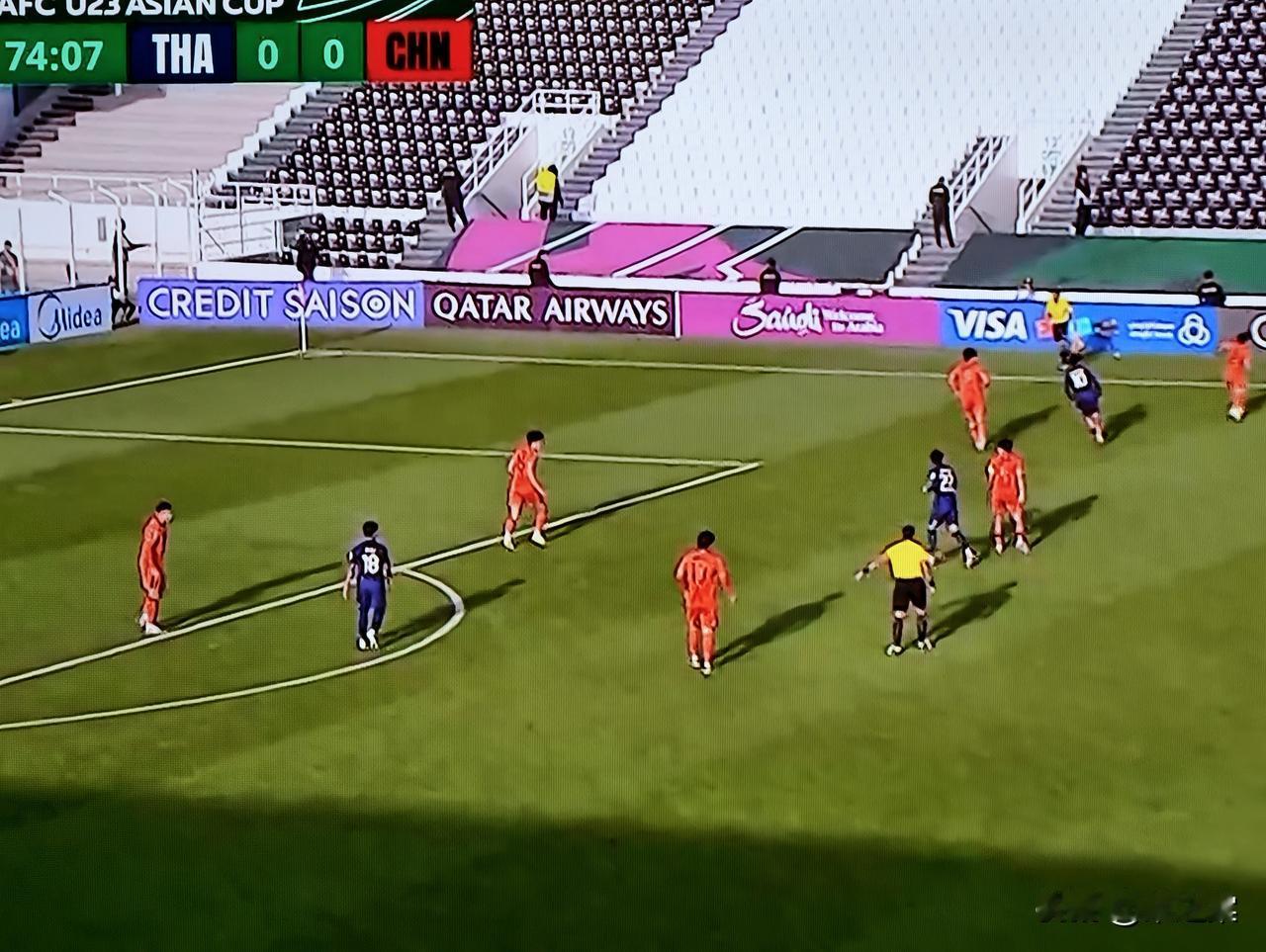 本场的裁判不知是水平洼，还是其它问题。居然出现了如此多的错误判罚。