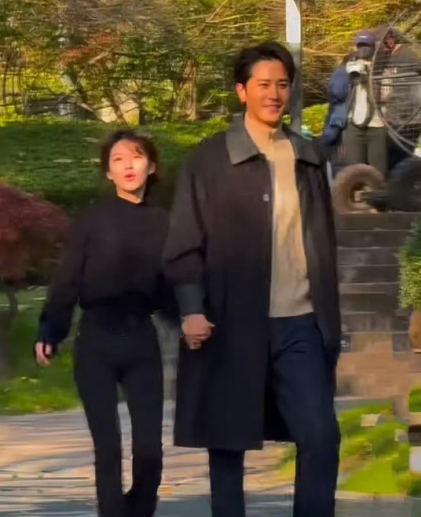 和彭冠英相比，还是刘宇宁和赵露思有CP感吧 