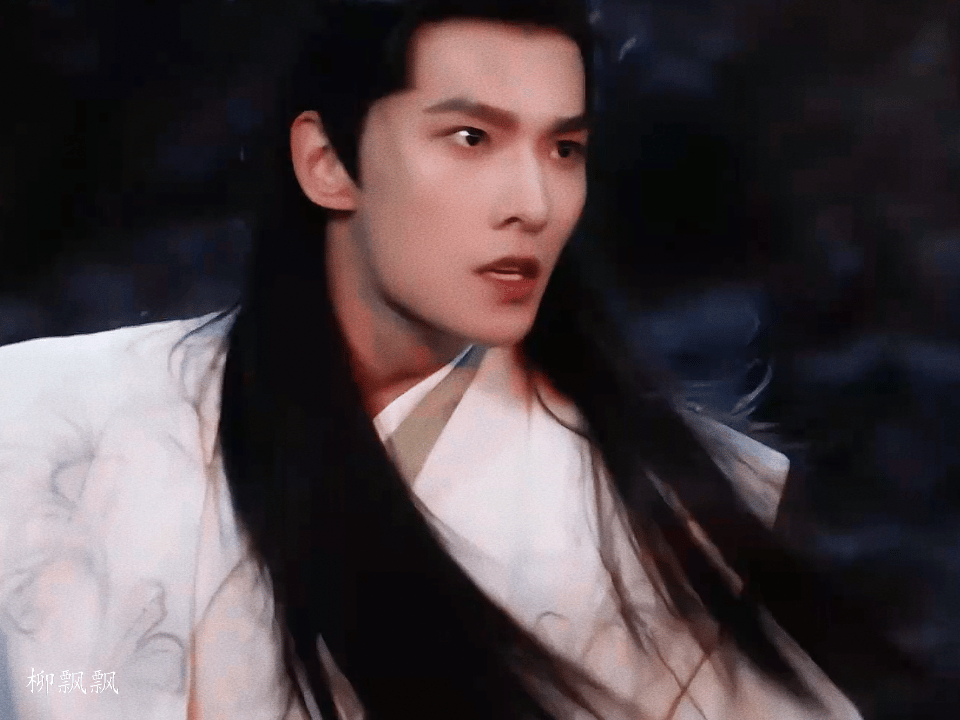 杨洋 抱歉了封岳我是破岳 哇，杨洋这跨作品创意太赞啦！凡人修仙传的韩立靠“燕破岳
