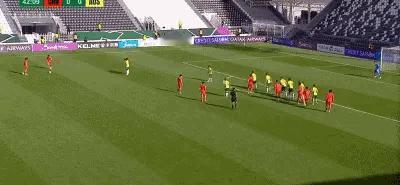 彭啸虽然是中后卫，但他的进球能力确实可以！上半场正是彭啸的进球帮助国足1:0澳大