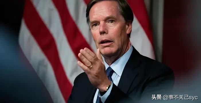 美国前驻华大使的伯恩斯在3月28日的彭博专访中对主持人反复强调:美国不能对中国放