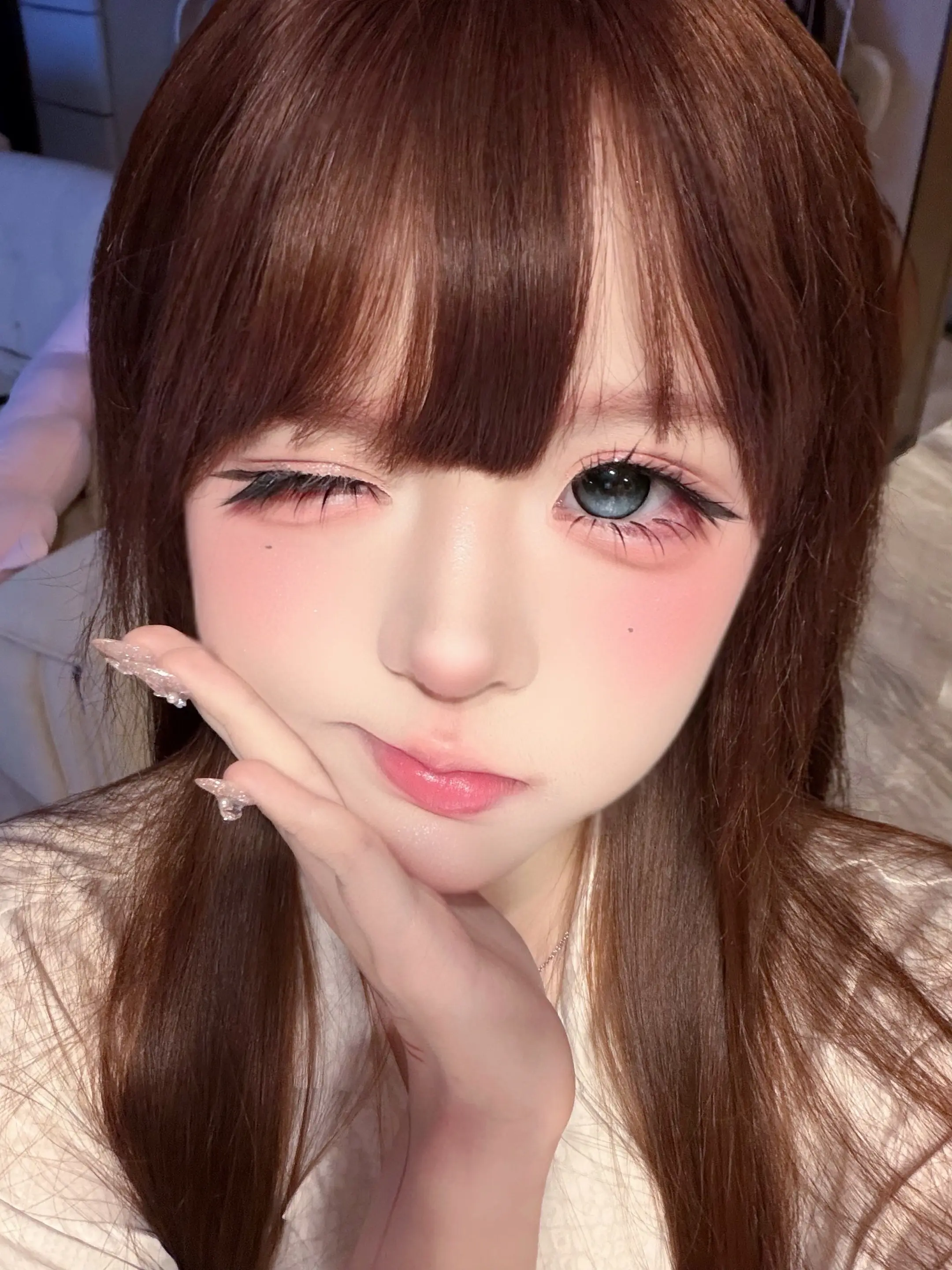 睫毛的尽头是….