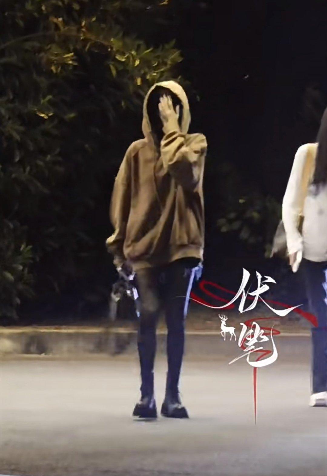 白鹿总是会有一些莫名其妙的穿搭…… ​​​