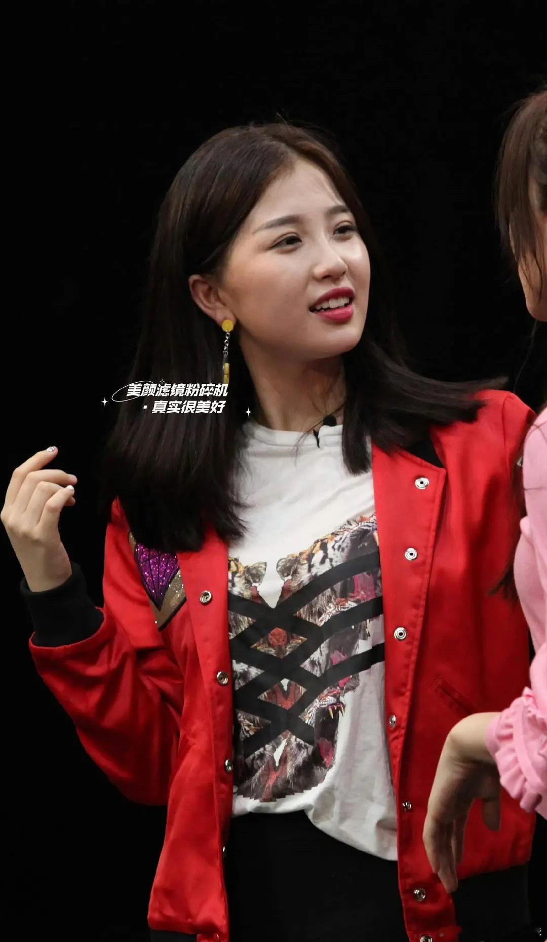 早期的虞书欣的状态给人一种很厉害的感觉。 