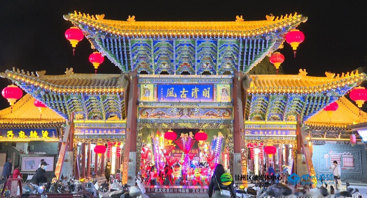 【甘州：“五一”假期烟火气浓 夜市火爆点燃夜间经济】“五一”假期，甘州区夜游经济