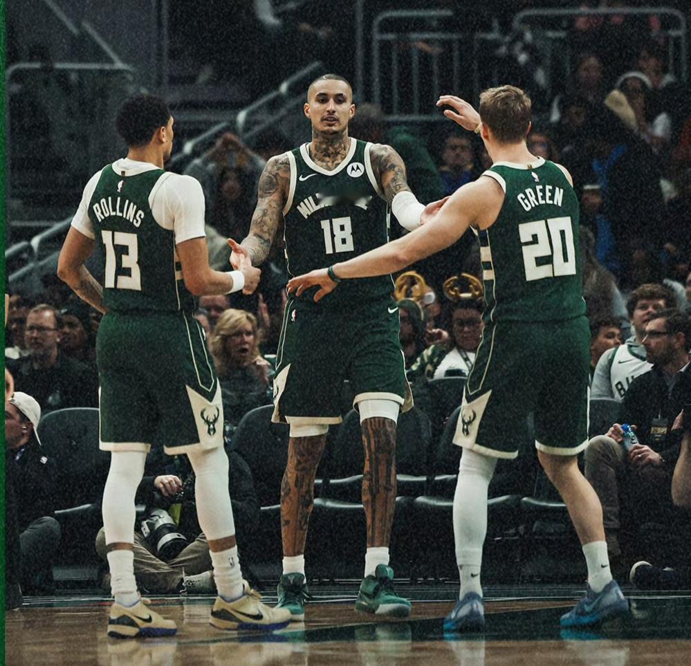 全是神射手，雄鹿擒公牛打出赛季最佳一战
一边是字母哥的交易正如火如荼的进行，一边