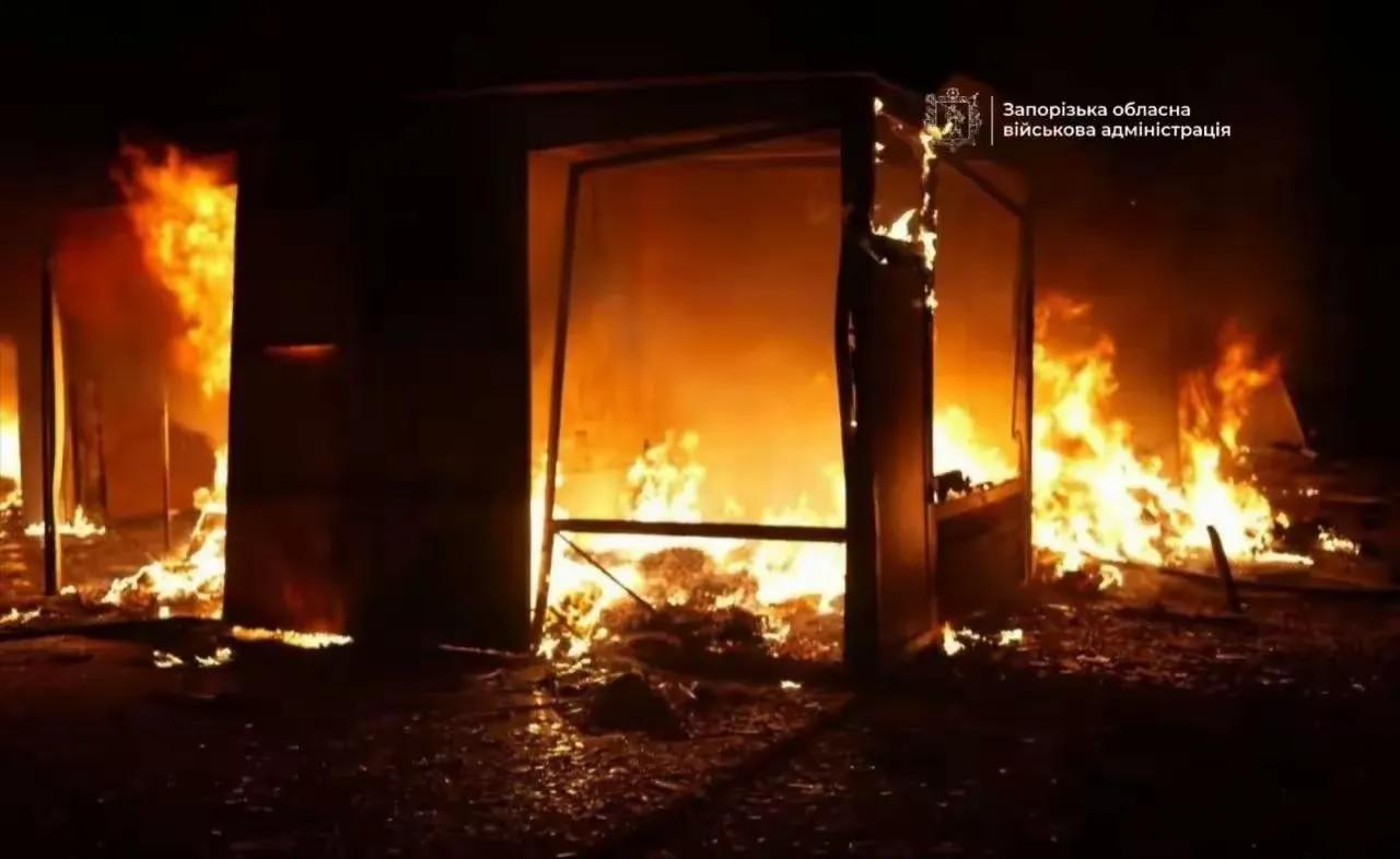 俄罗斯忍不住了！俄军终于不给面子，巨型炸弹爆炸敖德萨港口！俄军转变战术，从无人机