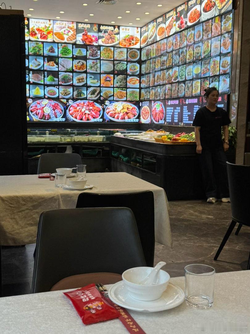 有一年多没来这里吃饭了，一米阳光陈理事长和上海儿童医院神经外科陈教授好久没一起咪