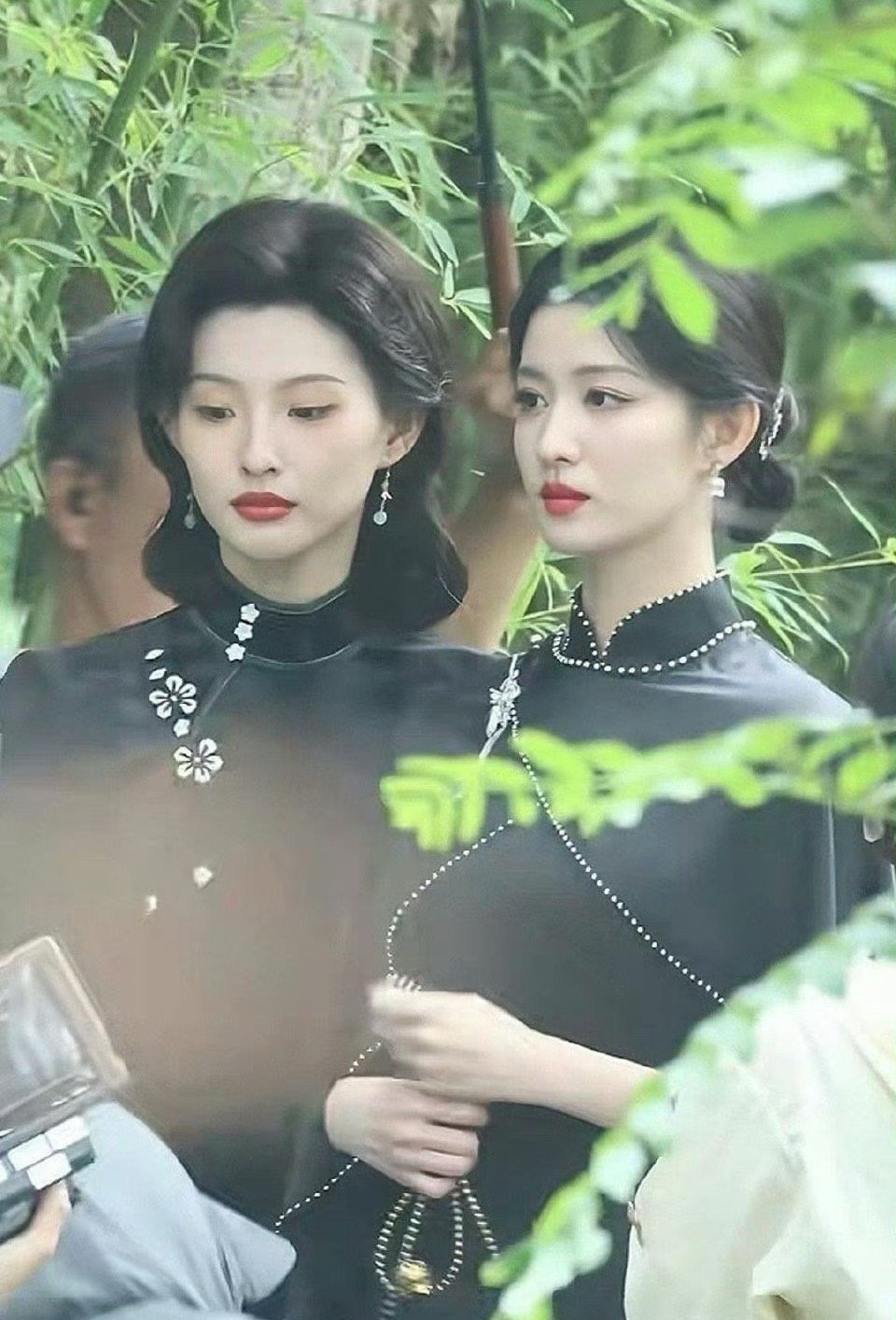 得亏是王楚然够美 女配才不用让妆  