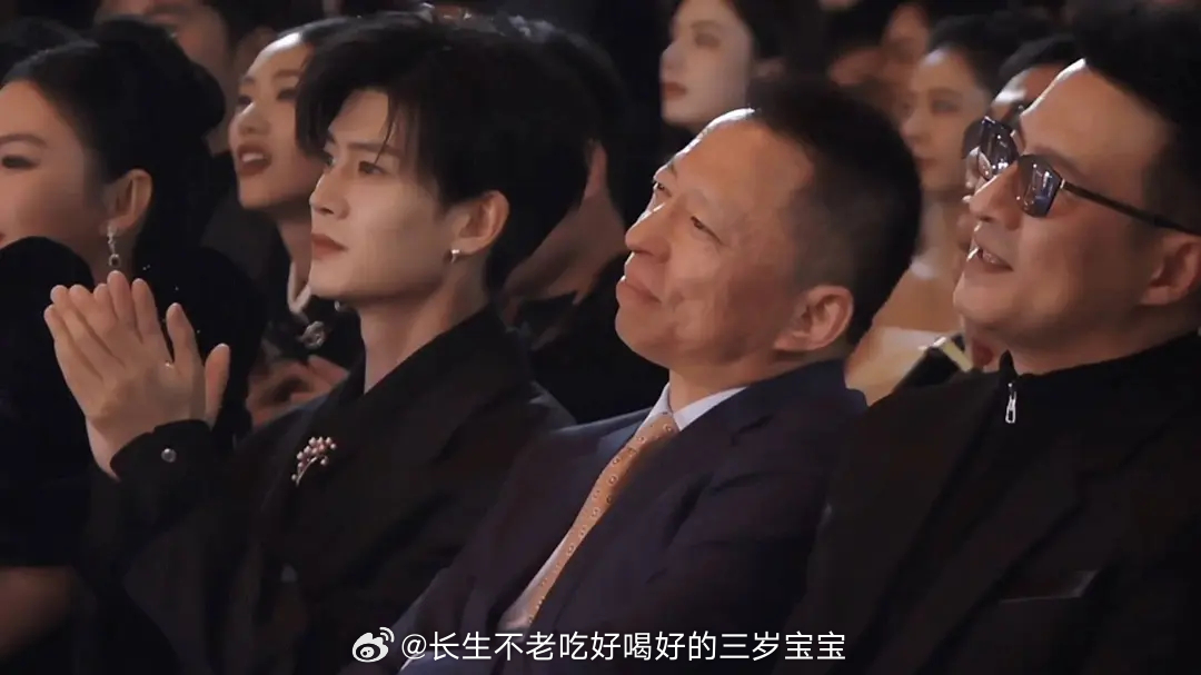搜狐 C位 搜狐盛典，恭喜任嘉伦荣获年度实力人物压轴大奖👏👏👏以及年度时尚