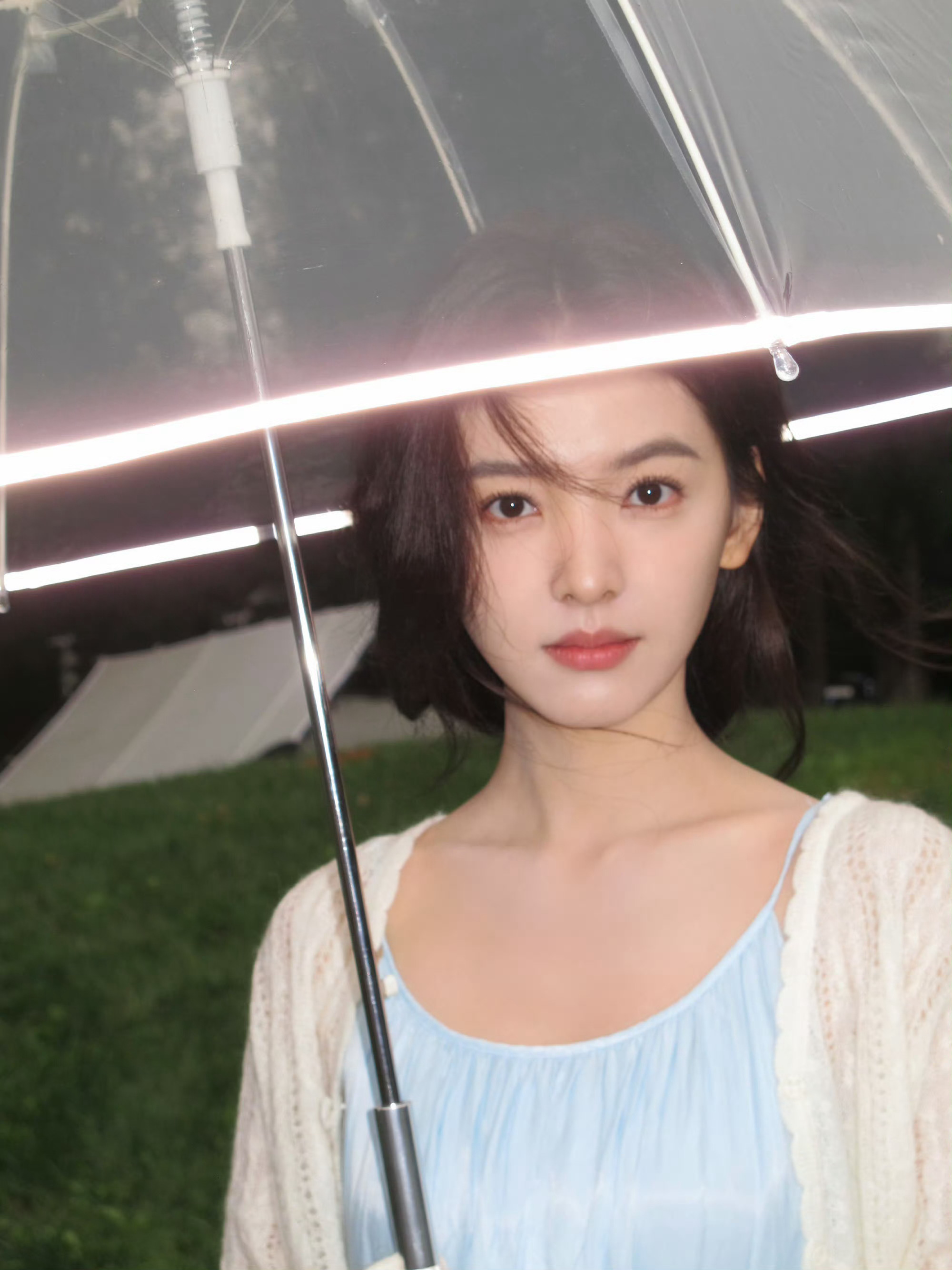 章若楠这个笑好甜爱了 姐姐最近降温了照顾好自己 出门记得多穿点衣服 