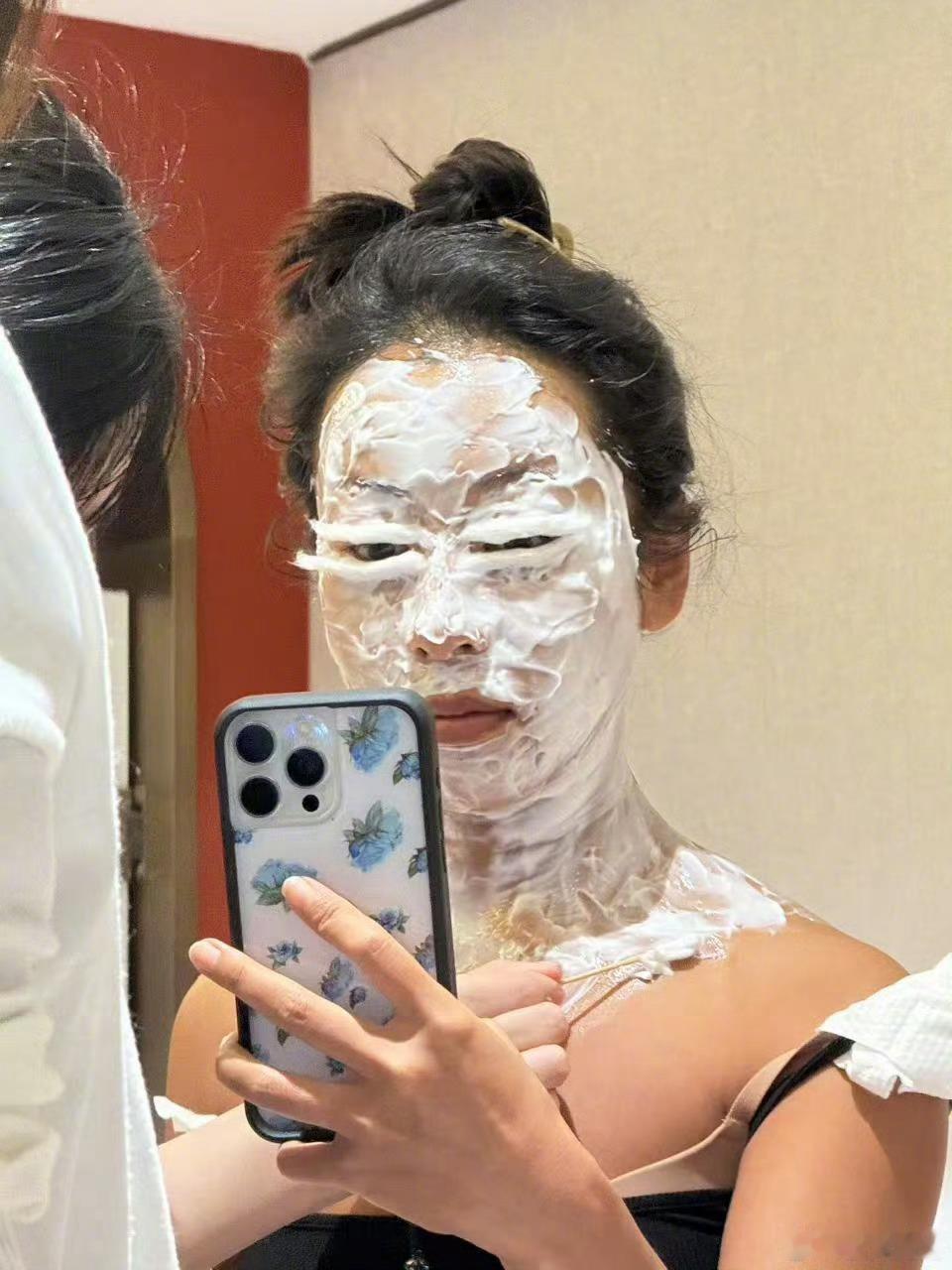 吉克隽逸 过年了老子要美翻全世界 姐也太真实太抽象了！咱就是说搞笑女实锤了！！ 