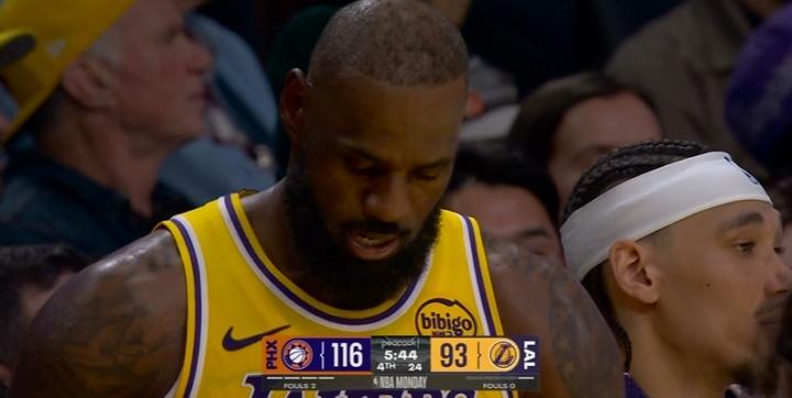 比赛可以输，纪录不能断，詹姆斯垃圾时间三分投进，纷纷上双纪录继续！
NBA常规赛