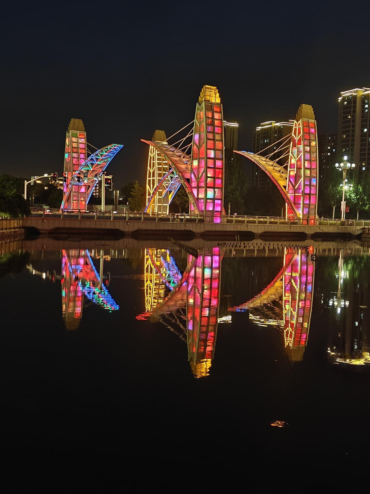 记录我的2026湖光倒影，夜色阑珊，美景如画。
