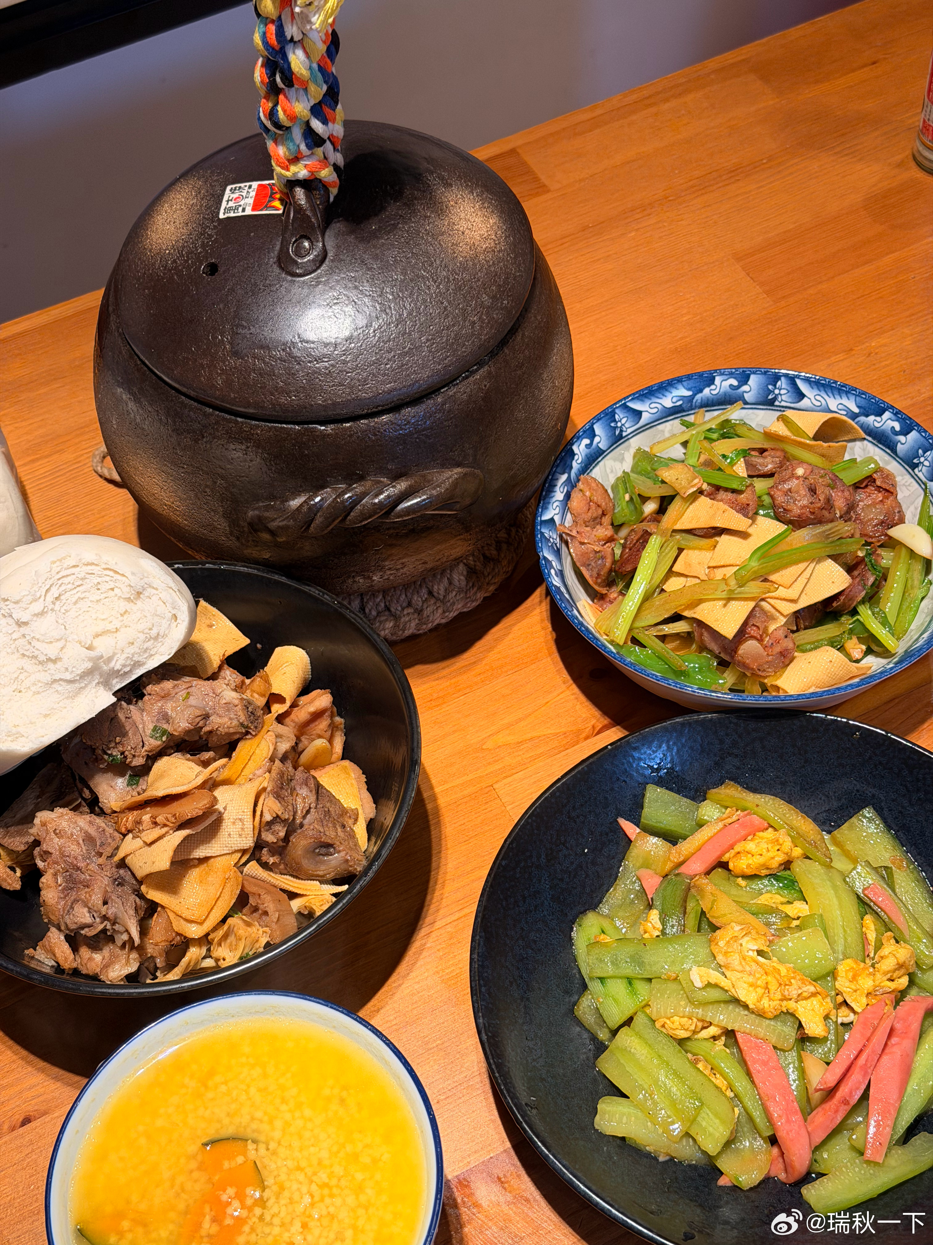 我现在觉得，每天能不慌不忙吃上可口的饭菜，在该睡觉的时候能睡觉，就是最体面的生活