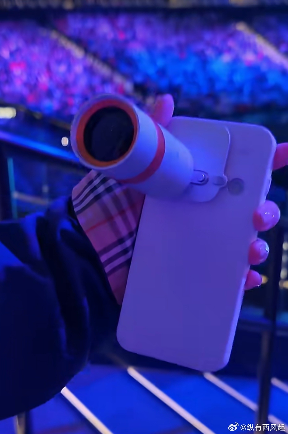 装上增距镜的OPPO Find X9s Pro真机，你发现了多少细节？