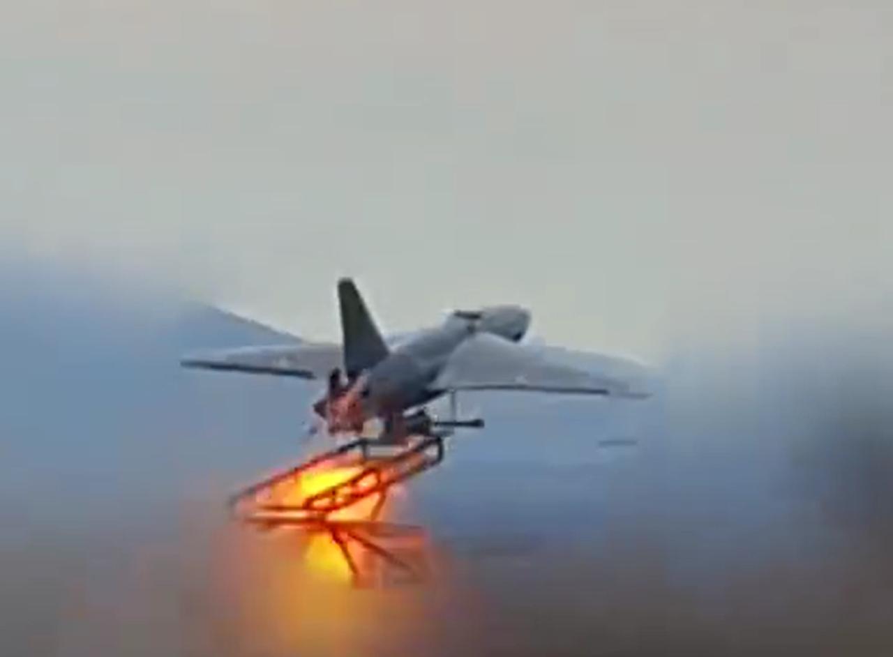 伊朗怎么越大越富裕了！

原来之前的小摩托，只是为了消耗美以的防空导弹。等美以的