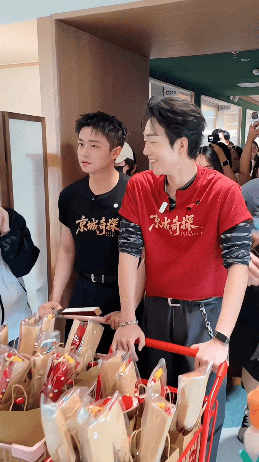 持续拾取推车碎片。。。 
