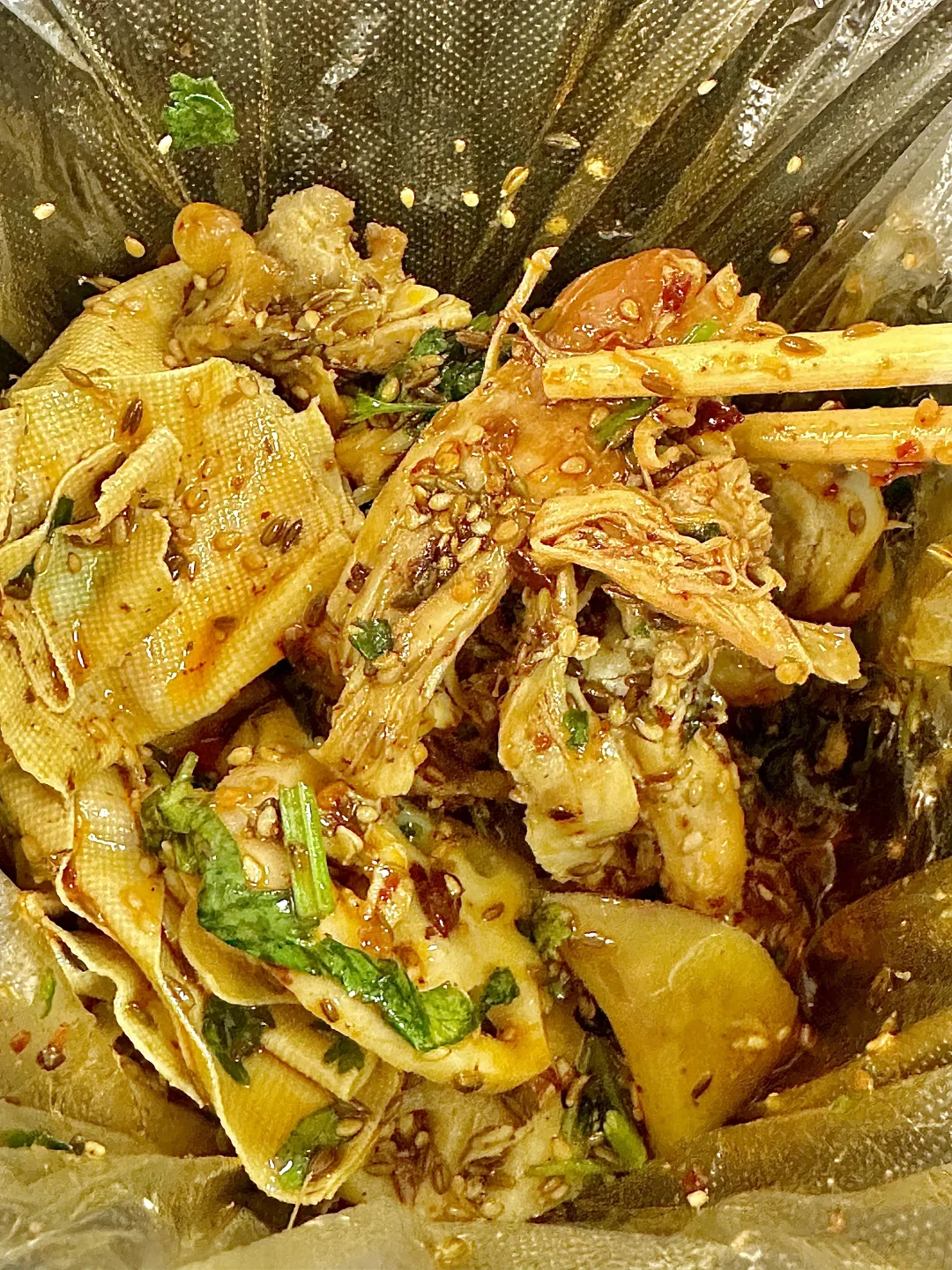 夏天怎么能少的了嗦鸡架，这一口下去简直了