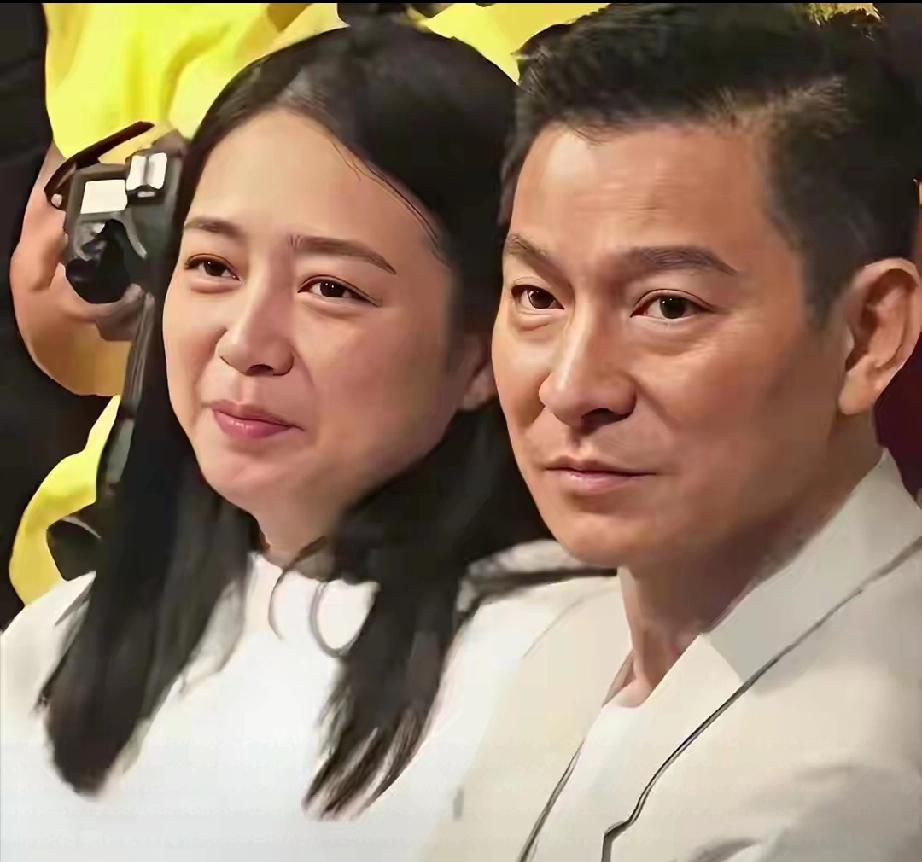 刘德华夫妇罕见同框！朱丽倩背影轻盈，差点被误认成女儿

       红了四十多