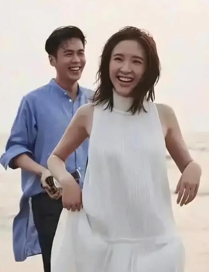 唐艺昕女儿接唐艺昕回家 成功成团的唐艺昕浪姐毕业后，其女儿坐自家专车来接妈妈，开