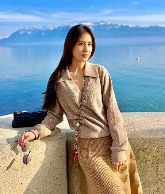 实在搞不懂黄圣依是怎么想的！

她今年明明都已经43岁了。论条件，她家里根本不差