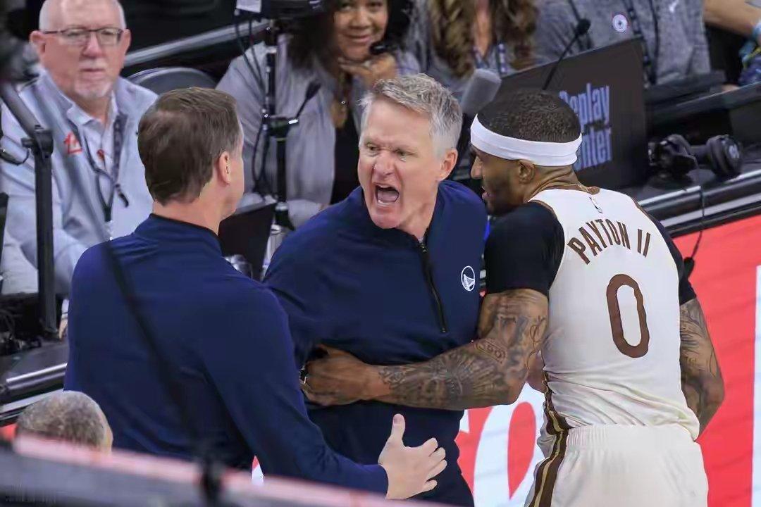 追梦伤退、科尔被驱逐、库里6犯离场，最终勇士102-103输给了快船。比赛还有4